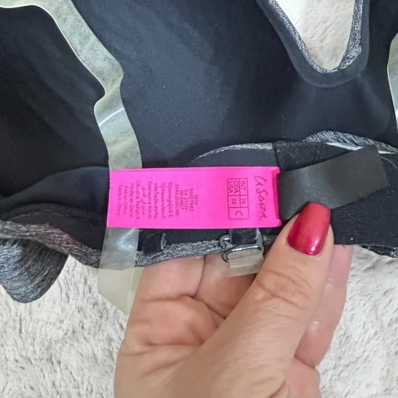 La Senza 32C Heather grey “Body Kiss” twist front push up strapless bra - Picture 5 of 6